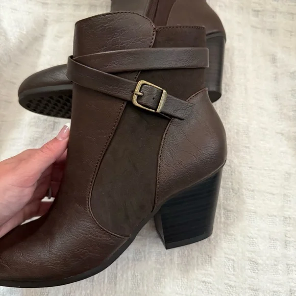 A2 Aerosoles Ankle Boots Invitation Brown Faux Leather Side Zip Heels - Picture 10 of 14